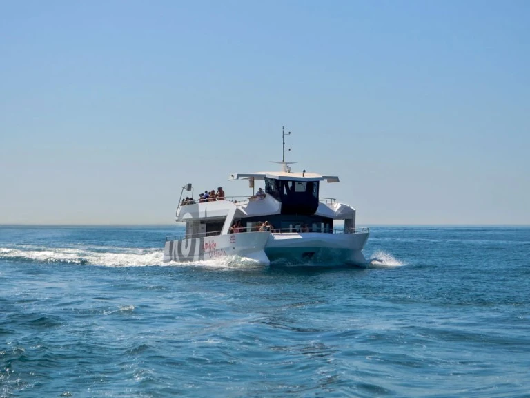 Yacht charter Portimão - Catamaran Custom on SamBoat