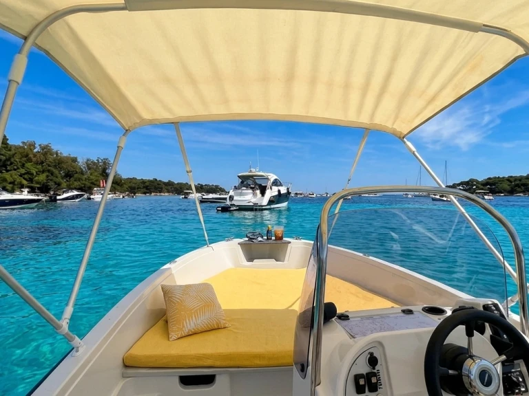 Motorboat to hire Golfe-Juan at the best price