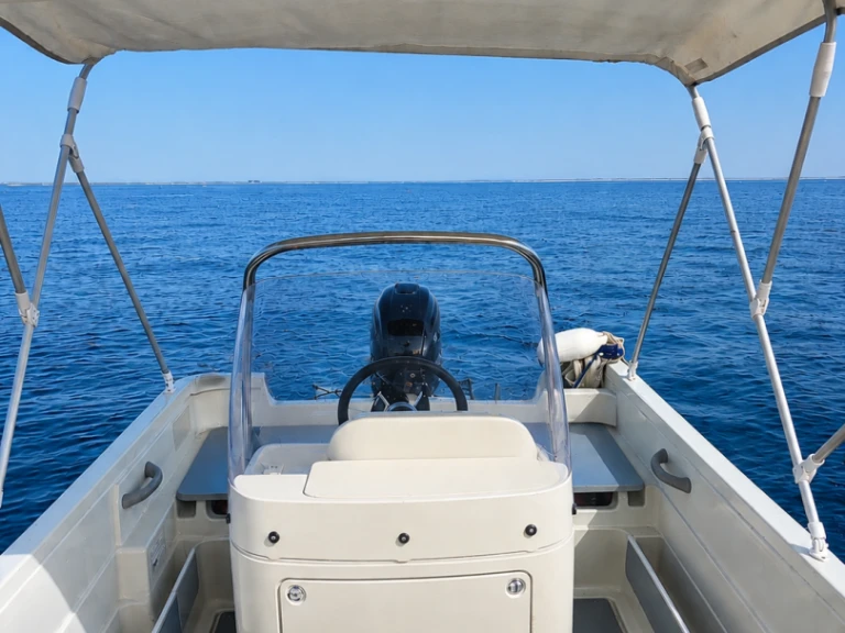 Hire Motorboat Terhi with a boat licence