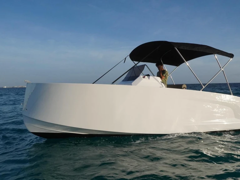Hire Motorboat BOATS MAK 365 with a boat licence