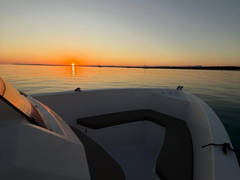 Motorboat to hire Sa Ràpita at the best price