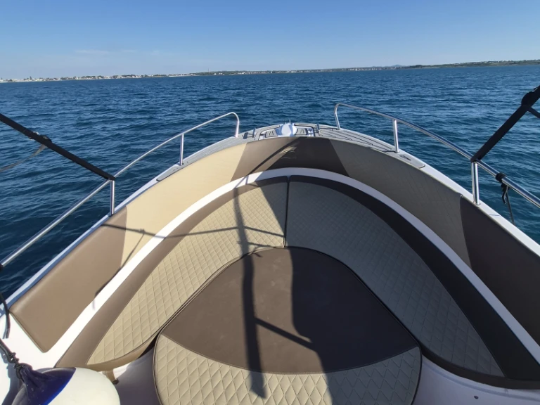 Hire Motorboat Insidias Marine with a boat licence