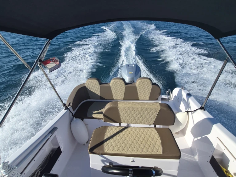 Motorboat to hire Nin at the best price