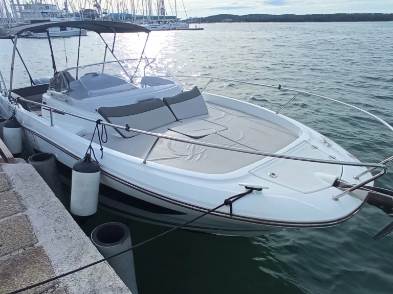 Charter a Jeanneau Cap Camarat 7.5 WA Serie 2 in Pula on Samboat