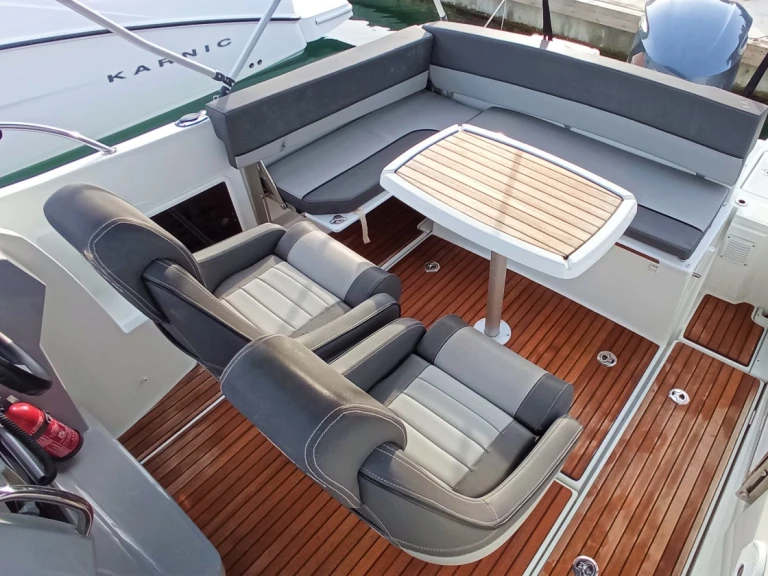 Hire Motorboat with or without skipper Jeanneau Pula