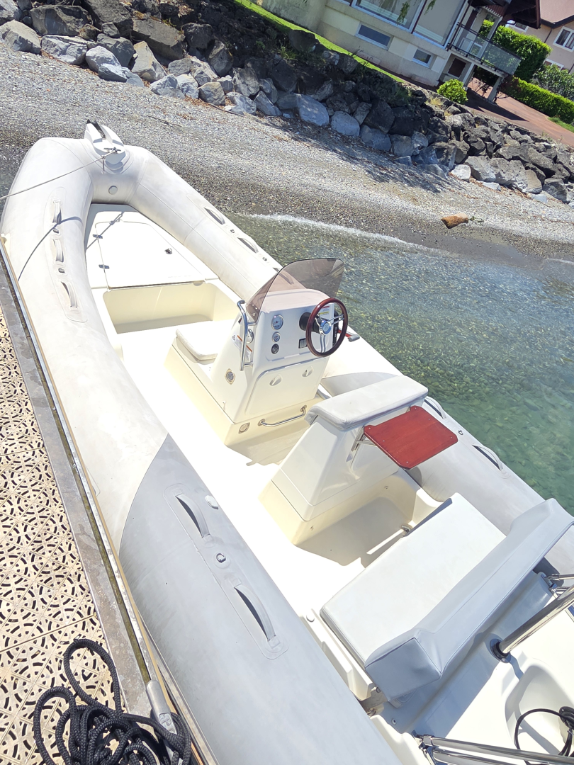 Hire a Zodiac Medline 580 Évian-les-Bains