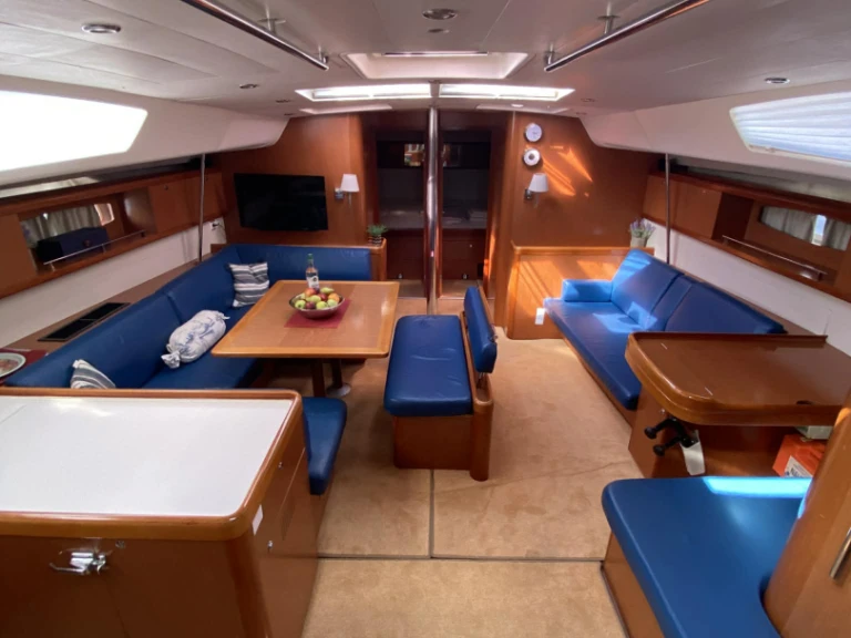 Sailboat to hire Athens at the best price
