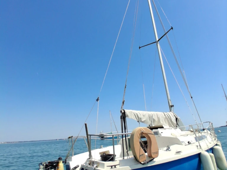 Hire a Edel Edel 660 Port la Forêt