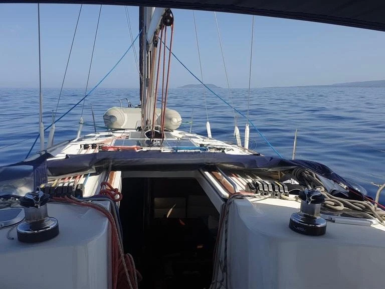 Hire a Jeanneau Sun Odyssey 43 Níkiti