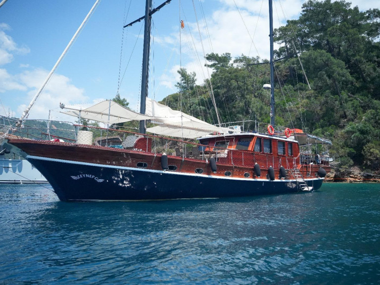 Hire Sailboat  with a boat licence