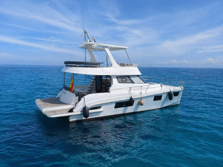 Catamaran hire in Torrevieja - Flash Catamarans Flash Cat 43 Special Edition