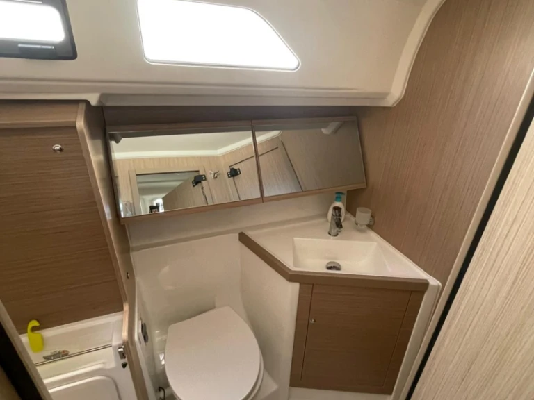 Yacht hire Salivoli cheap Oceanis 40.1