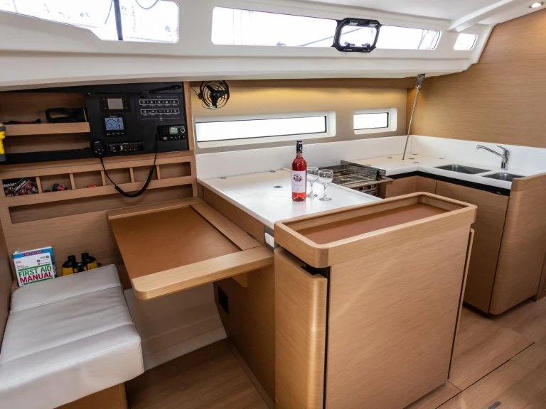 Charter a Jeanneau Sun Odyssey 440 in Sývota on Samboat
