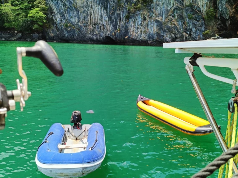 Hire a Catana Catana 42 Trang