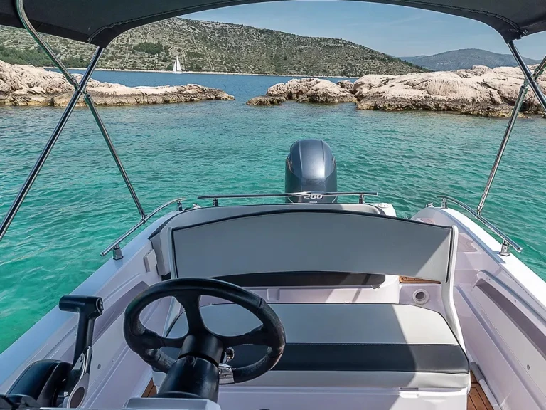 Charter a  Shadow 22 in Trogir on Samboat