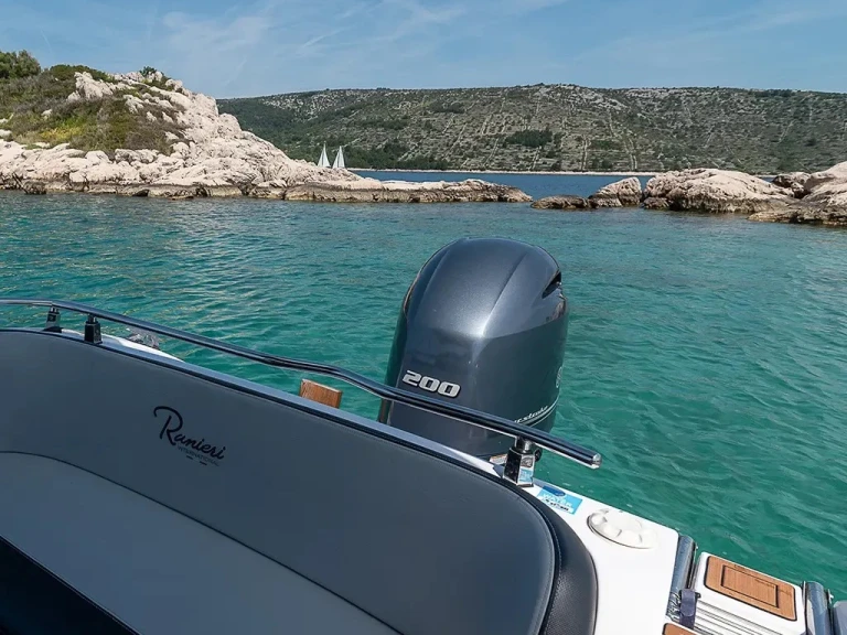 Hire Motorboat  with a boat licence