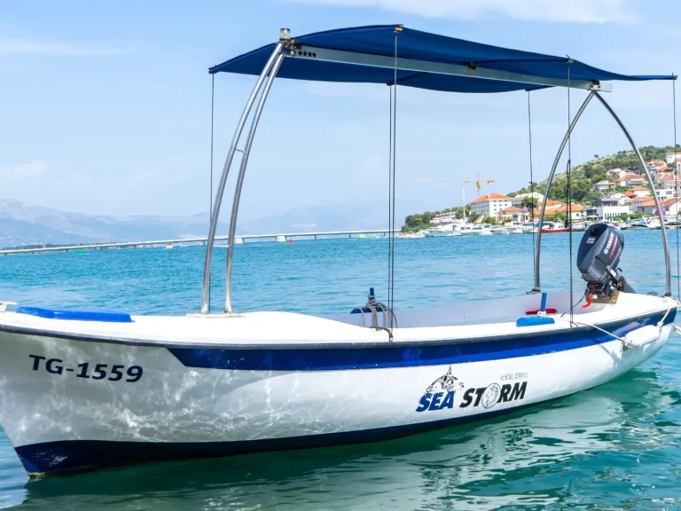Hire a  Motorboat Trogir