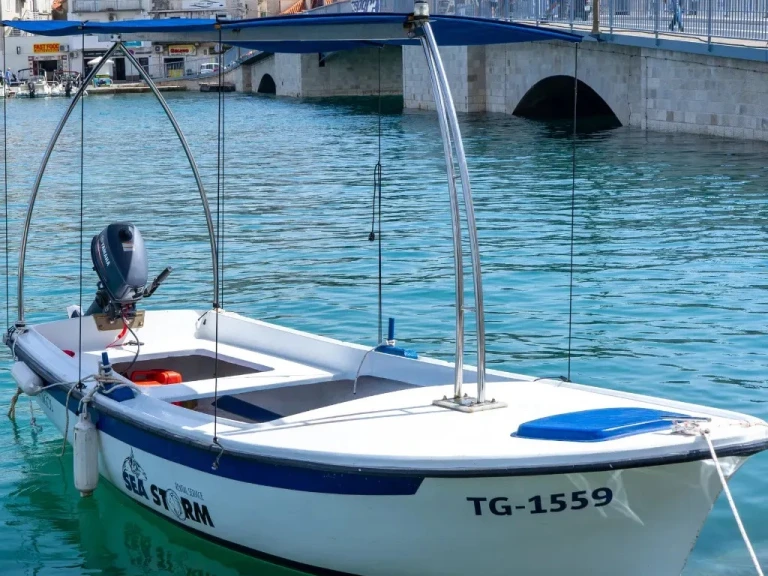 Yacht hire Trogir cheap Motorboat