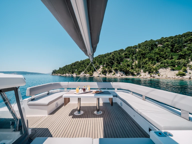 Hire Catamaran with or without skipper Leopard Jezera