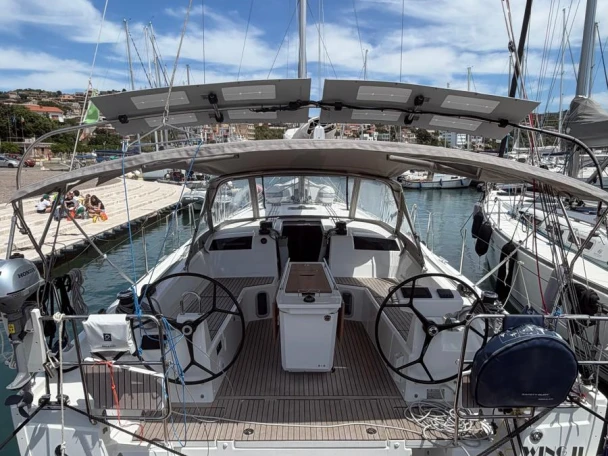 Charter a Bénéteau Oceanis 40.1 in Salivoli on Samboat