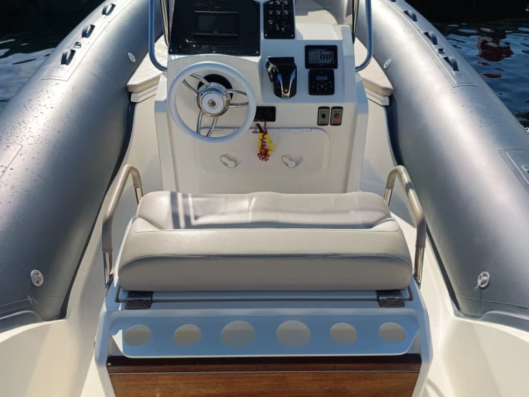 Yacht charter Ajaccio - Capelli Tempest 775 on SamBoat