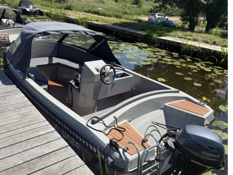 Motorboat to hire Oud Ade at the best price