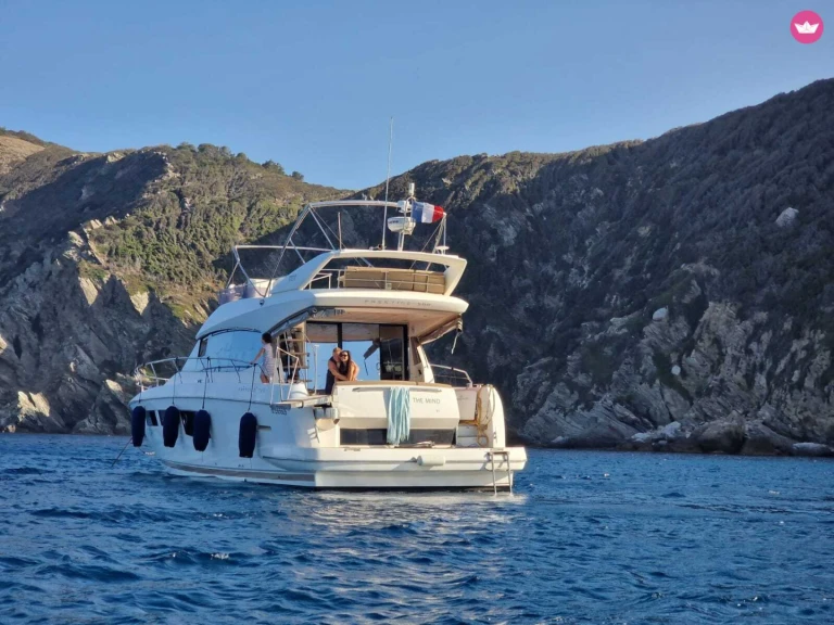 Hire a Jeanneau Prestige 500 Fly Vieux Port Golfe-Juan