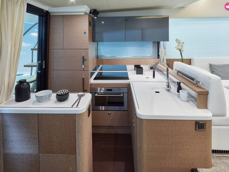 Luxury Yacht hire in Vieux Port Golfe-Juan - Jeanneau Prestige 500 Fly