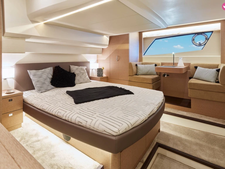 Hire Luxury Yacht with or without skipper Jeanneau Vieux Port Golfe-Juan