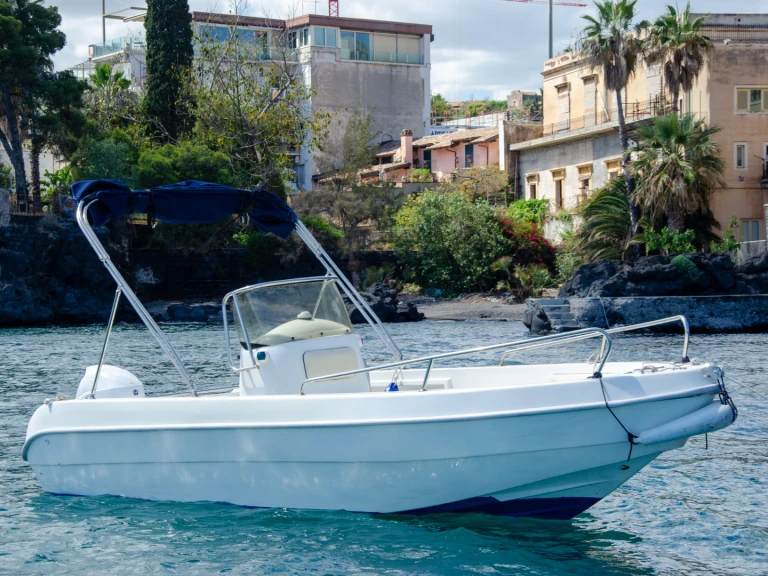 Yacht hire Catania cheap Charro 555