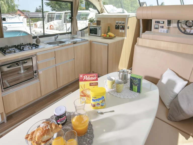 Motorboat hire in Port-sur-Saône - Nicols Yacht Nicols Quattro Fly C