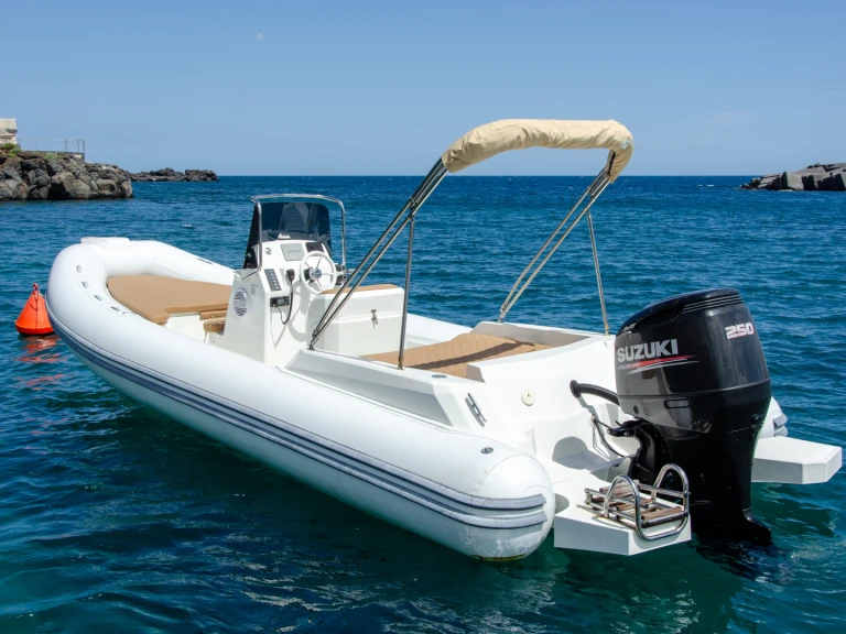 Charter a Gem Gem 7.50m in Catania on Samboat