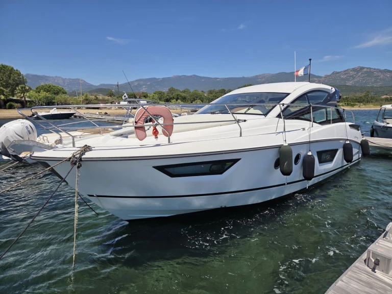 Charter a Bénéteau Gran Turismo 40 in Porto-Vecchio on Samboat