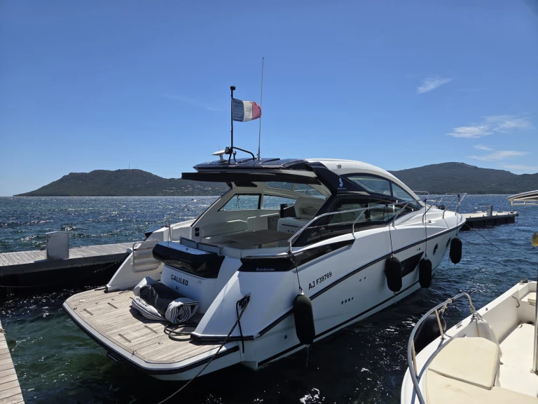 Hire Motorboat Bénéteau with a boat licence