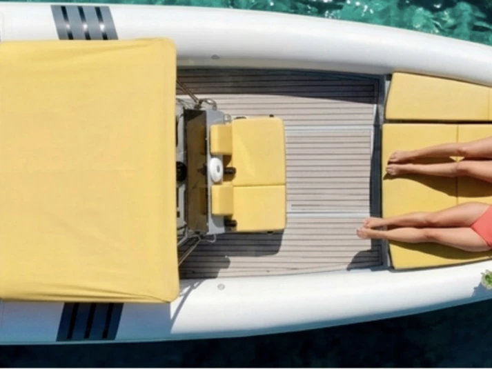 Charter a Avila Tuono TYPE 7 in Santa Eulària des Riu on Samboat