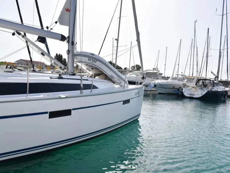Charter a Bavaria Cruiser 37 in Zadar on Samboat