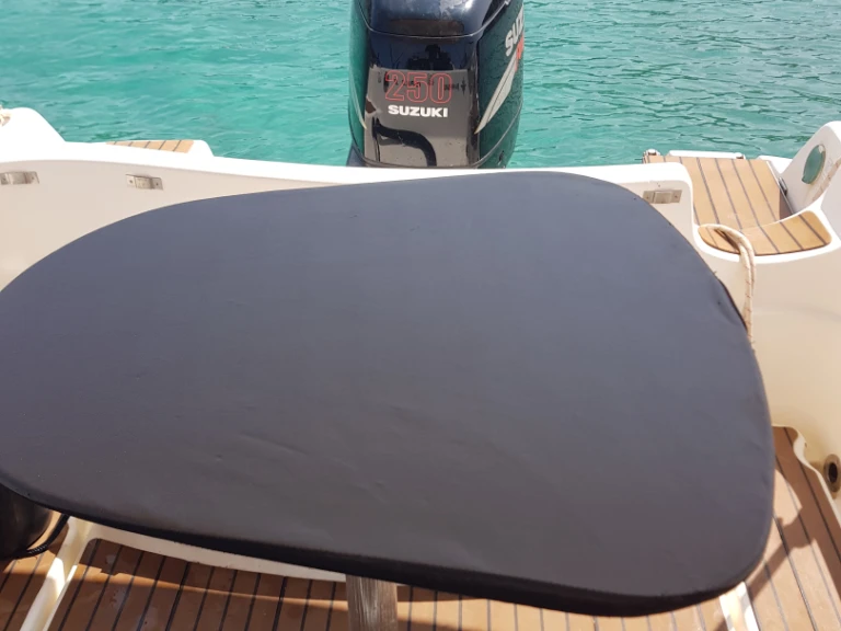 Motorboat hire in Martigues - Jeanneau Cap Camarat 7.5 WA