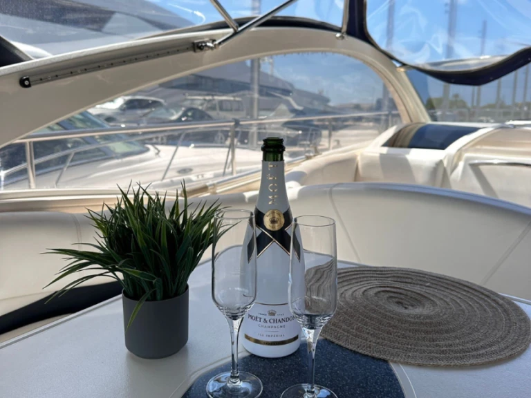 Motorboat hire in Palma de Mallorca - Fairline Targa 52 Gran Turismo