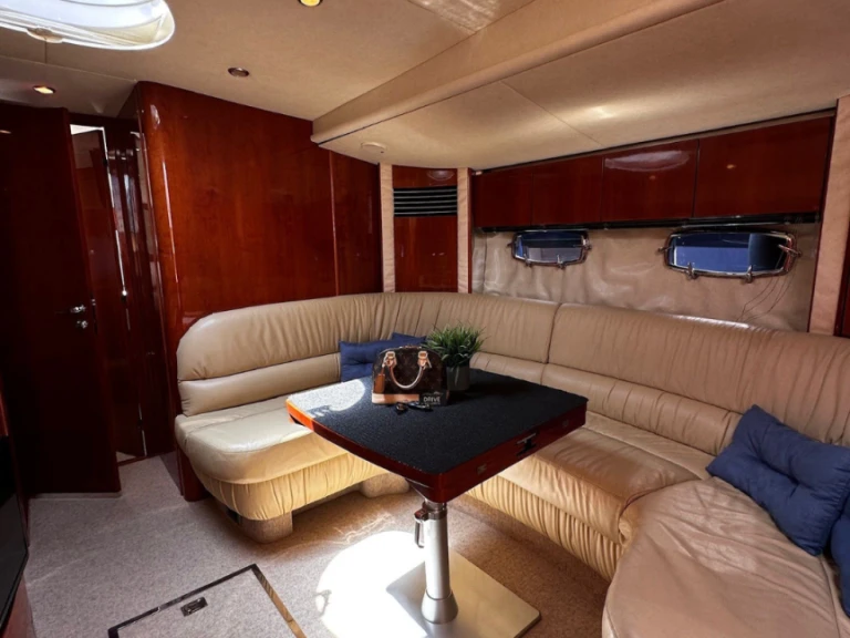 Charter a Fairline Targa 52 Gran Turismo in Palma de Mallorca on Samboat