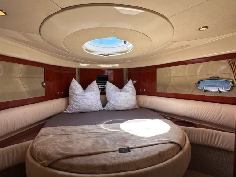 Hire Motorboat with or without skipper Fairline Palma de Mallorca