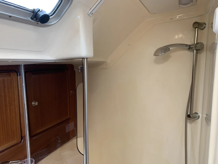 Charter a Bavaria Bavaria 46H in Nydri on Samboat