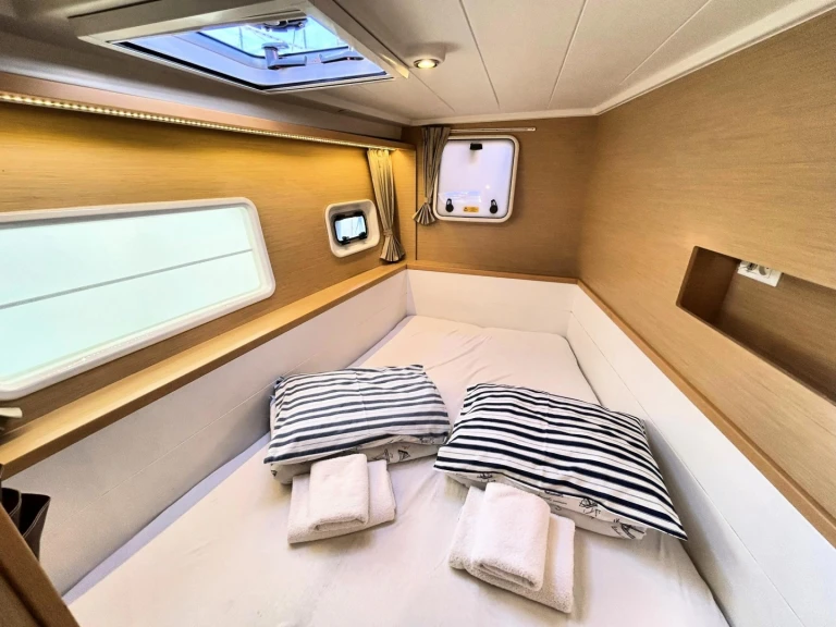Yacht charter Nydri - Lagoon Lagoon 400 S2 on SamBoat