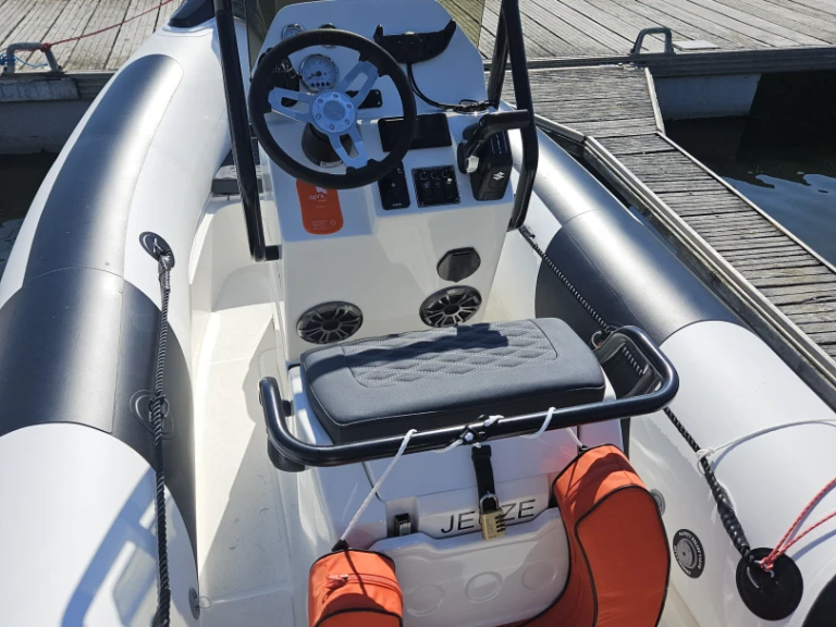Charter a 3D Tender TR54 in Pornichet on Samboat