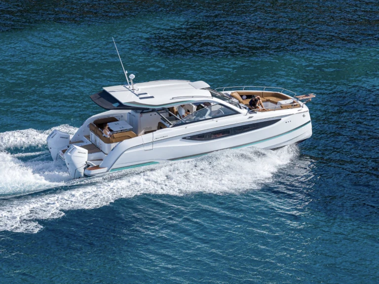 Hire Luxury Yacht Jeanneau with a boat licence