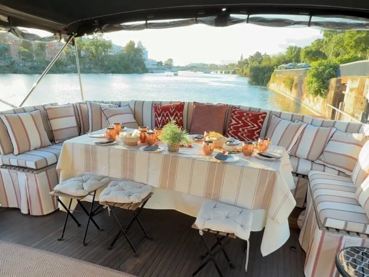 Charter a marine corp Trawler 14 in Seville on Samboat