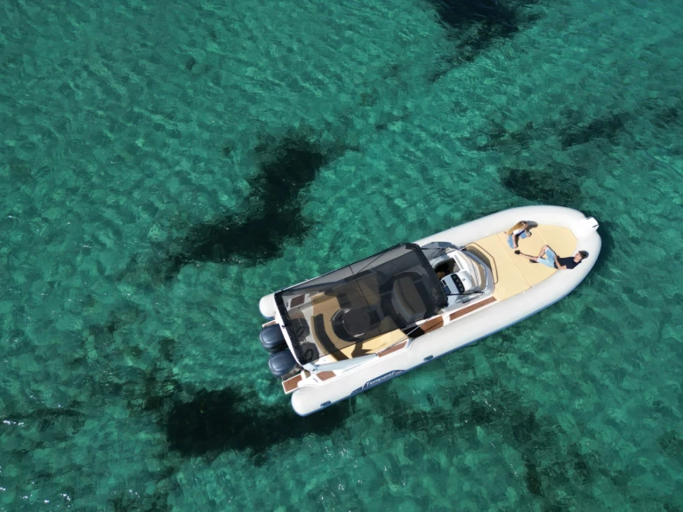 Hire RIB Capelli with a boat licence