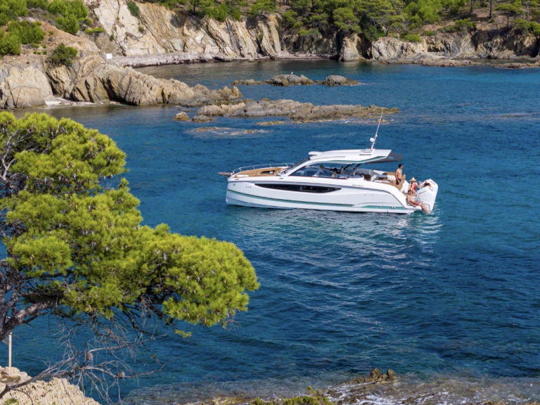 Jeanneau TH 33 charter bareboat or skippered in  Grand Piquey