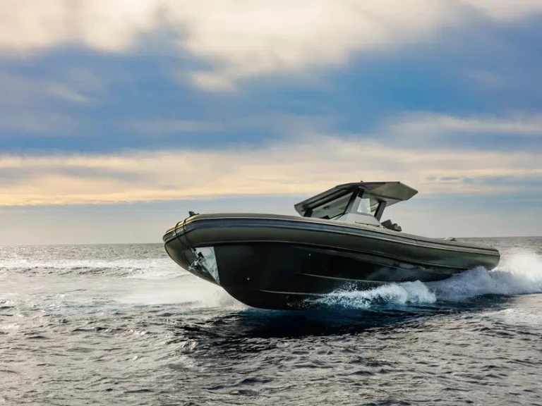 Charter a Sea Water Phantom 420 in Grand Piquey on Samboat