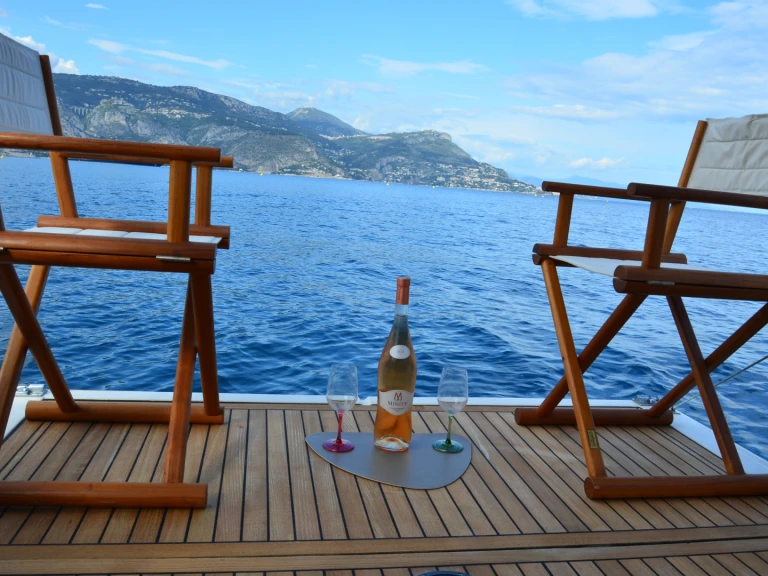 Charter a Greenline Greenline 33 in Beaulieu-sur-Mer on Samboat