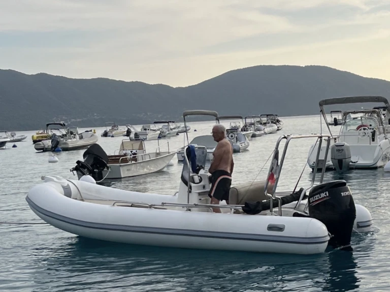 Hire RIB with or without skipper Zodiac Golfu di Lava